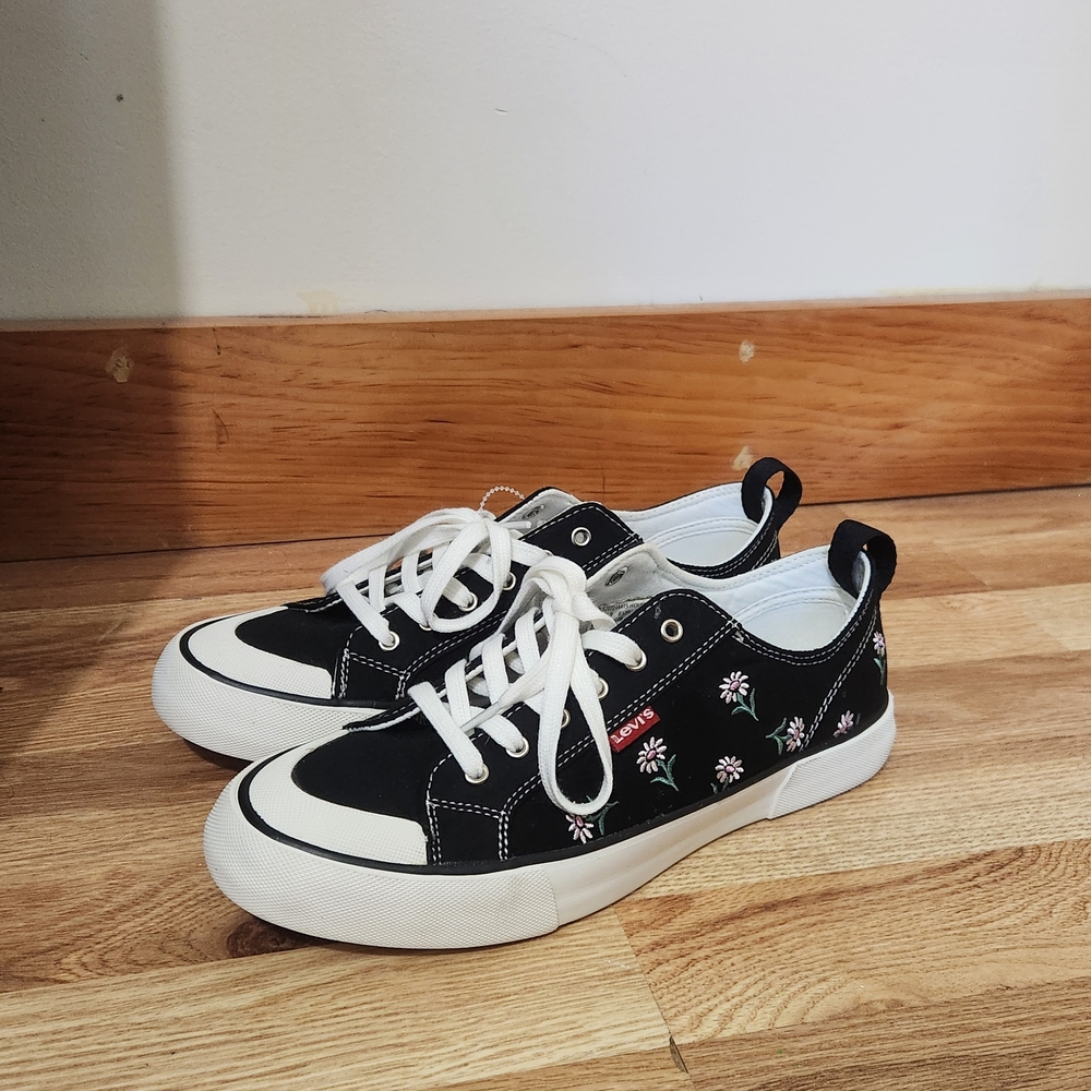 Levis Women's Anika NM EMB 2 Canvas Floral Embroidered Casual Sneaker Shoe NEW